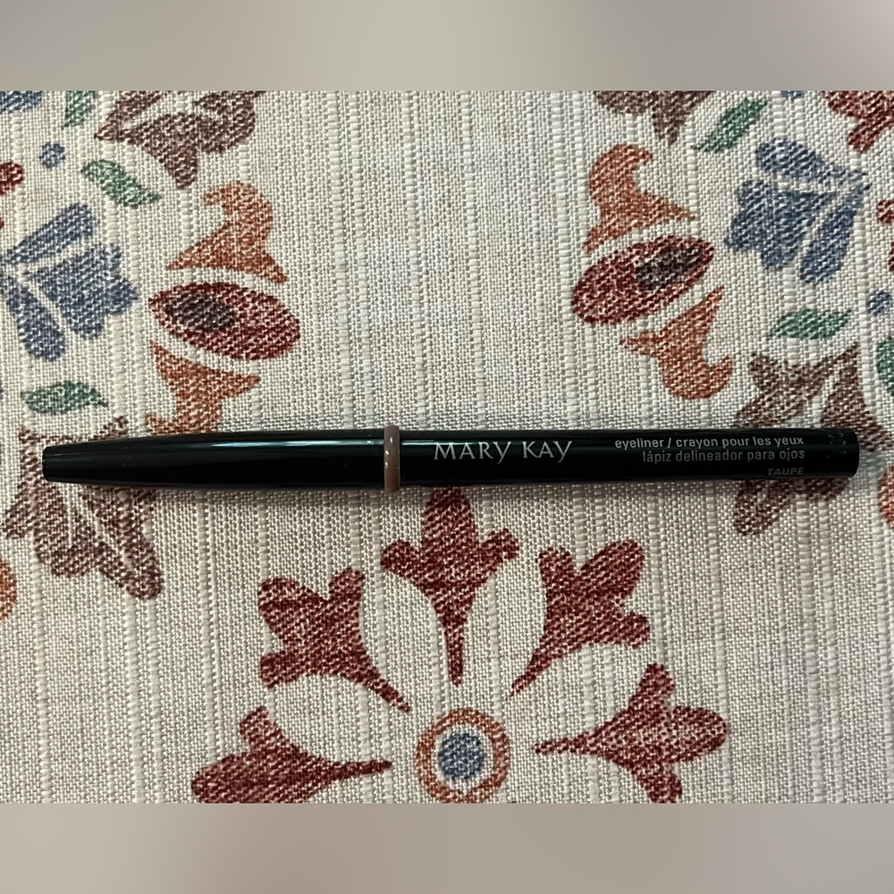 New, without box, Mary Kay Automatic Retractable Eyeliner Pencil, in Taupe